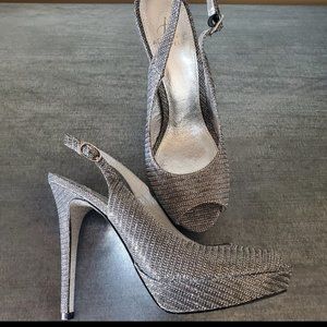 ADRIANNA PAPELL SILVER PEEP TOE SLING BACK HEELS SZ 8.5